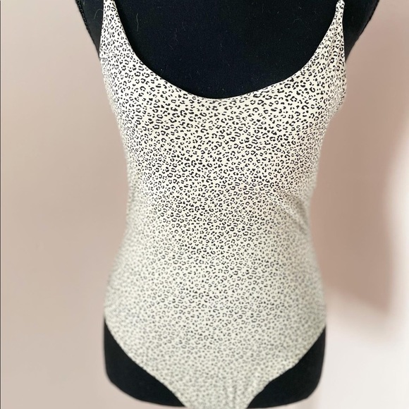 Cheetah bodysuit - Picture 2 of 3
